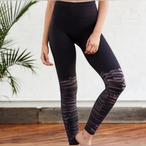 Free People Movement Barely There Leggings & Top Set in Washed Electric Sunset - Picture 3 of 12